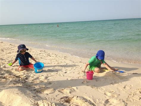 five best beaches you can try in qatar sheen services