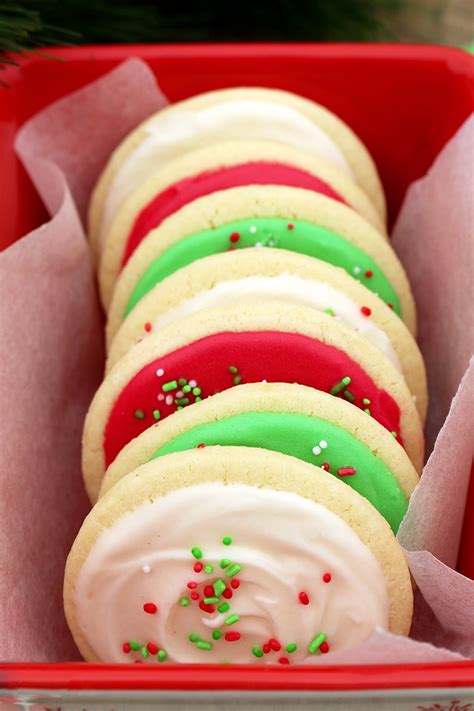 Cream cheese frosting makes the perfect crown for these cookie queens. Christmas Sugar Cookies with Cream Cheese Frosting - Sweet ...