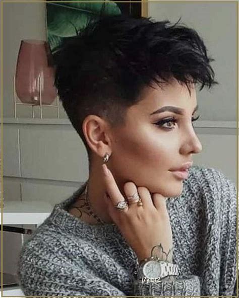 Messy edgy straight pixie hair cut. Pin on Short cuts