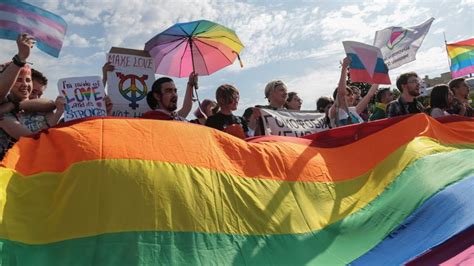 russia s upper parliament passes tougher ban on lgbt propaganda cnn