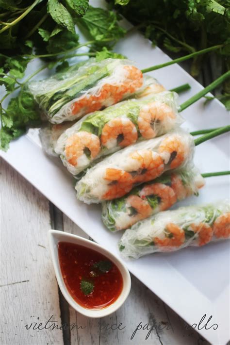 So delicious and so fun to make with friends! VIETNAMESE SPRING ROLL | AIR TANGAN ZUHAIDA