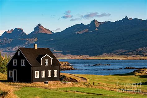 Iceland Hofn House Photograph By Liran Eisenberg Pixels