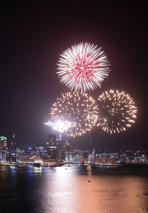 pictures from 2020 new year s eve celebrations across the world nbc connecticut