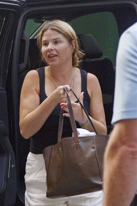 Today S Jenna Bush Hager Shows Off Her Real Skin Without Tv Makeup Or Lighting As She Walks Into