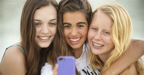 Selfies May Be Causing Head Lice Infestations To Spread Among Social