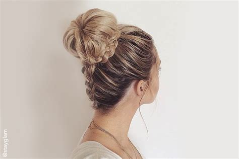 Here's a fish braid look that is very stylish. Easy Updos for Long Hair | Glam & Gowns Blog
