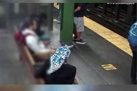 هفت صبح ببینید حمله عجیب و ناگهانی به یک زن در مترو نیویورک