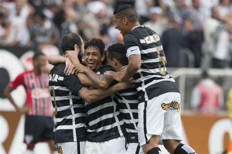 Corinthians_x_sao_paulo streams live on twitch! 2015 - Corinthians 6x1 São Paulo