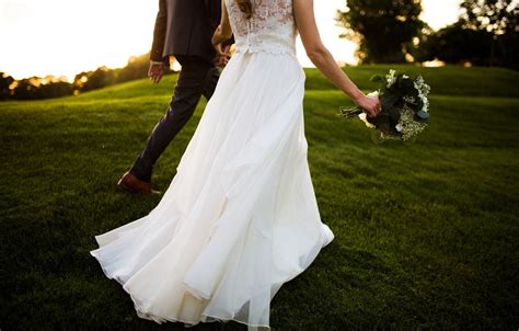 Обои букет, семья, пара, костюм, влюбленные, невеста, белое платье, свадьба, жених, смокинг ...