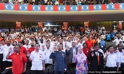 Ketika presiden mengurus pekerjaan pokok memimpin jalannya pemerintahan negara, maka sang ibu negara di beberapa negara berperan dalam menangani masalah sosial. Merdeka: Apa kata pemimpin negara?