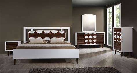 A rattan one gives off major boho vibes. Seattle Panel Bedroom Set (Walnut And White) Zuo Modern ...