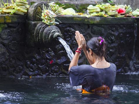 Balinese Ritual Purification At Tirta Empul Temple Tours Activities Fun Things To Do In Bali