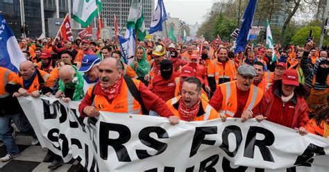 Il y a 6 ans|8 vues. Manifestation violente à Bruxelles contre l'austérité en Europe - rts.ch - Monde