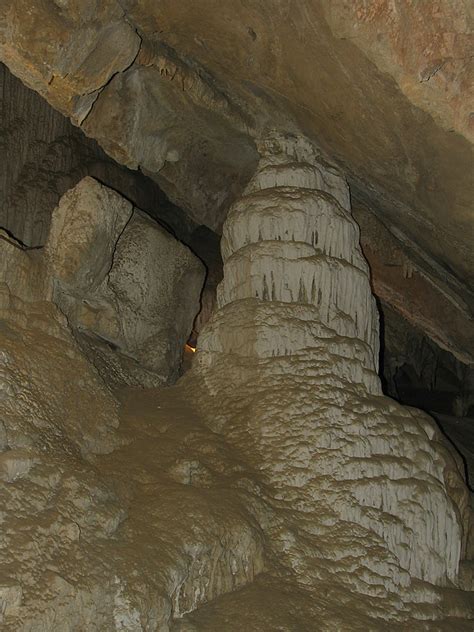 Kings Canyon 02 Pillar In The Boyden Cave Sequoia Nationa