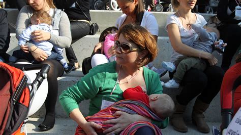 World Breastfeeding Week Stunning And Humorous Photos Of Moms
