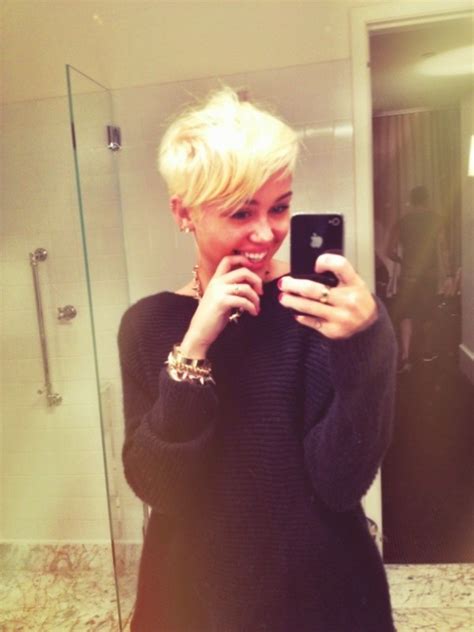 The accessories she wore and the hairstyles she flaunted became popular among the teenage girls. New short blonde hairstyle for Miley Cyrus - Hair Romance
