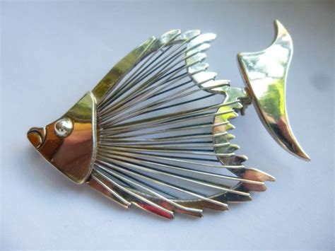 Sterling Modernist Fish Pin アイデア