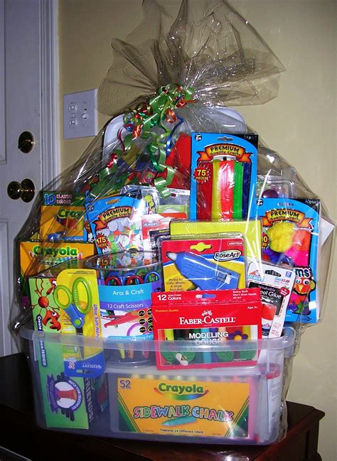 Tonni art and craft birthday gift ideas. The "Arts and Crafts" Basket - 2009 | Christmas gift ...
