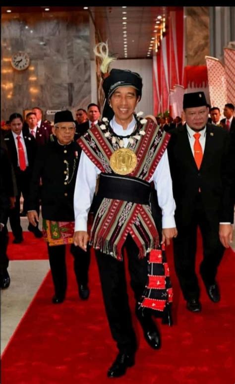 Video Presiden Jokowi Pakai Pakaian Adat Suku Tanimbar Salah Satu My