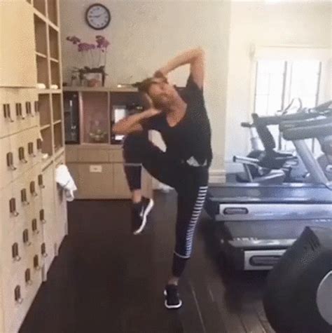 How To Do Beyonces Workout Beyonce Instagram Fitness Routine