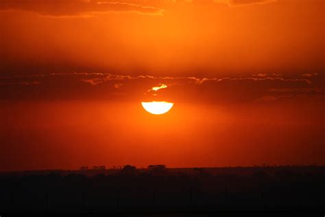 Red sunset over the plains image - Free stock photo - Public Domain photo - CC0 Images