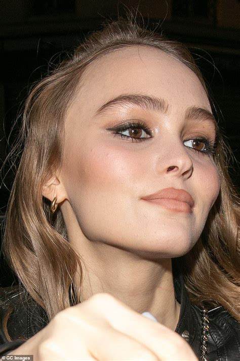 Lily Rose Depp Shows Off Her Sartorial Prowess At Premiere Of New Film Makeup Looks Lily Rose