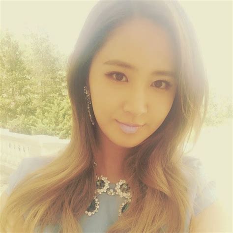Snsd Yuri Updates Fans With Her Pretty Selca Pictures Wonderful Generation