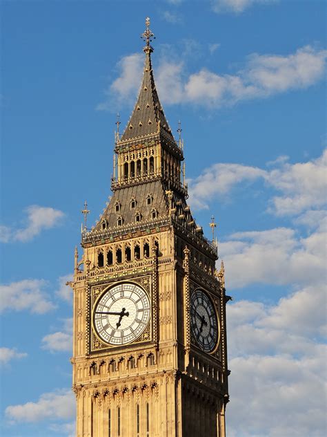 You've heard big ben a million times, but have you ever wondered what it's like up there in the belfry with the world's most famous bell? File:Big Ben 2016 (2).jpg - Wikimedia Commons