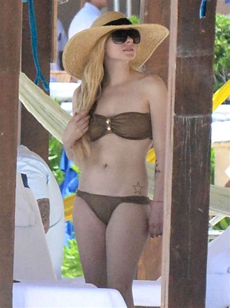 Avril Lavigne Bikini Candids Mexico May Celebsla