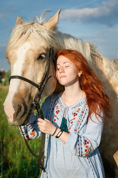 Horse Girl Del Colaborador De Stocksy Katerina Kouzmitcheva Stocksy