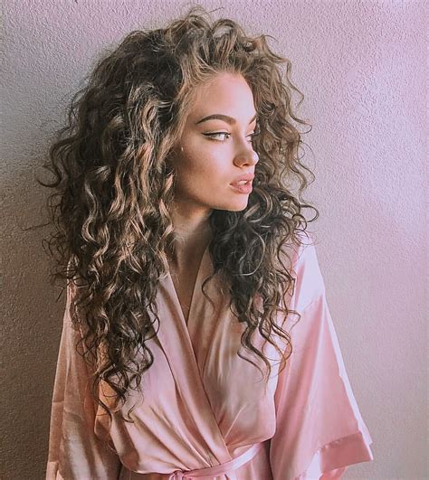 Pin By On Lioness Layered Curly Hair Curly Hair
