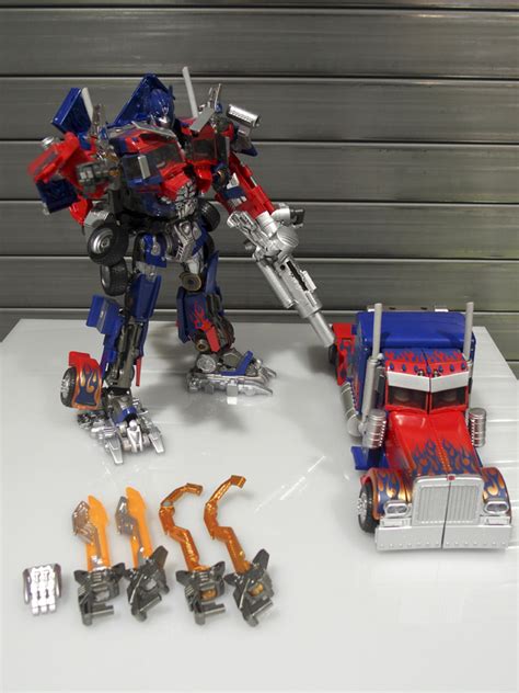 10th Anniversary Optimus Prime In Hand Images Transformers News Tfw2005
