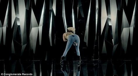 Nicki Minaj Shakes Her Behind As She Dances Provocatively In Busta Rhymes Twerk It Video