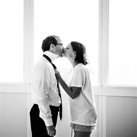 Husband Wife Kiss Telegraph