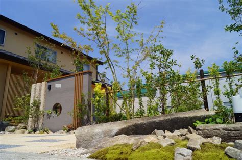 姫路市外構｜緑と自然石でデザインした現代和風住宅のかっこいい和モダンなお庭｜姫路市の外構・エクステリア・お庭のことなら、サンガーデンへ。