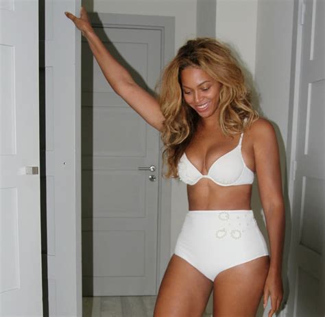 Beyonce S Sexiest Bikini Pictures Popsugar Celebrity Photo 16