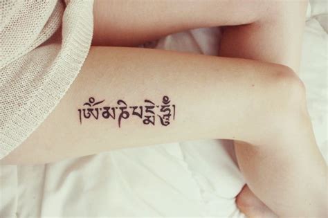 55 Om Mani Padme Hum Tattoos 2022 Diseños De Budismo Con Significados