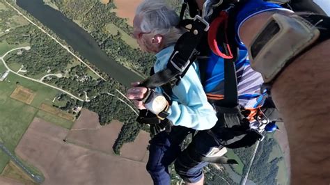 Watch 104 Year Old Chicago Woman Sets Skydiving World Record Nbc Chicago