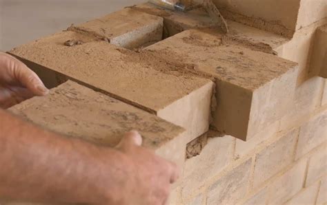Briques En Terre Crue Comment Les Fabriquer Pour Construire Sa Maison