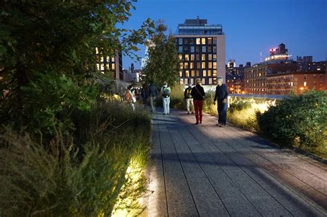 Go For A Walk And Discover The High Line In New York