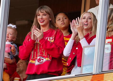 Watch Taylor Swift Attends Chiefs Week 13 Matchup Vs Packers At