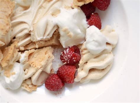Easy Dessert Recipe Crisp Meringues With Whipped Cream Kitchn