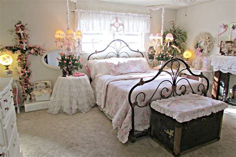 Bedrooms can be difficult to decorate. Penny's Vintage Home: Romantic Ideas for Decorating your ...