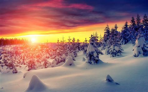 Hermoso Invierno Amanecer Amanecer Nieve Montañas Paisaje Fondo De