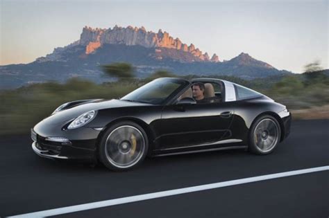 Porsche Unveils Retro Designed Targa With Automatic Retractable