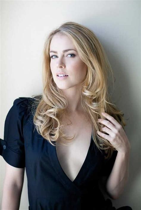 Hot Pictures Of Amanda Schull That Are Sure To Keep You On The Edge Of Your Seat The Viraler