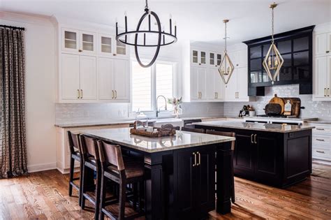 Embrace Elegance And Contrast The Two Toned Kitchen Cabinet Trend