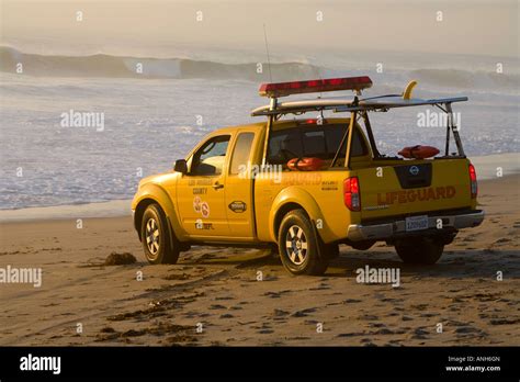 Los Angeles Lifeguard Truck Hi Res Stock Photography And Images Alamy