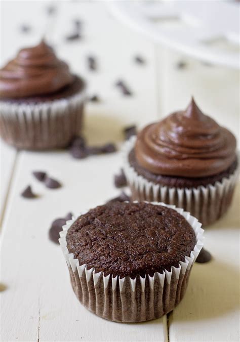 With mixer on low speed, add flour mixture in two batches, alternating with sour cream and beginning and ending with flour. Paleo Chocolate Cupcakes | The Wannabe Chef