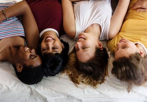 Premium Photo Group Of Diverse Women Lying On Bed Together